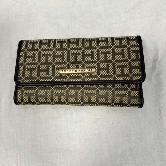 Tommy Hilfiger Handbags - Tommy Hilfiger Trifold Checkbook Wallet